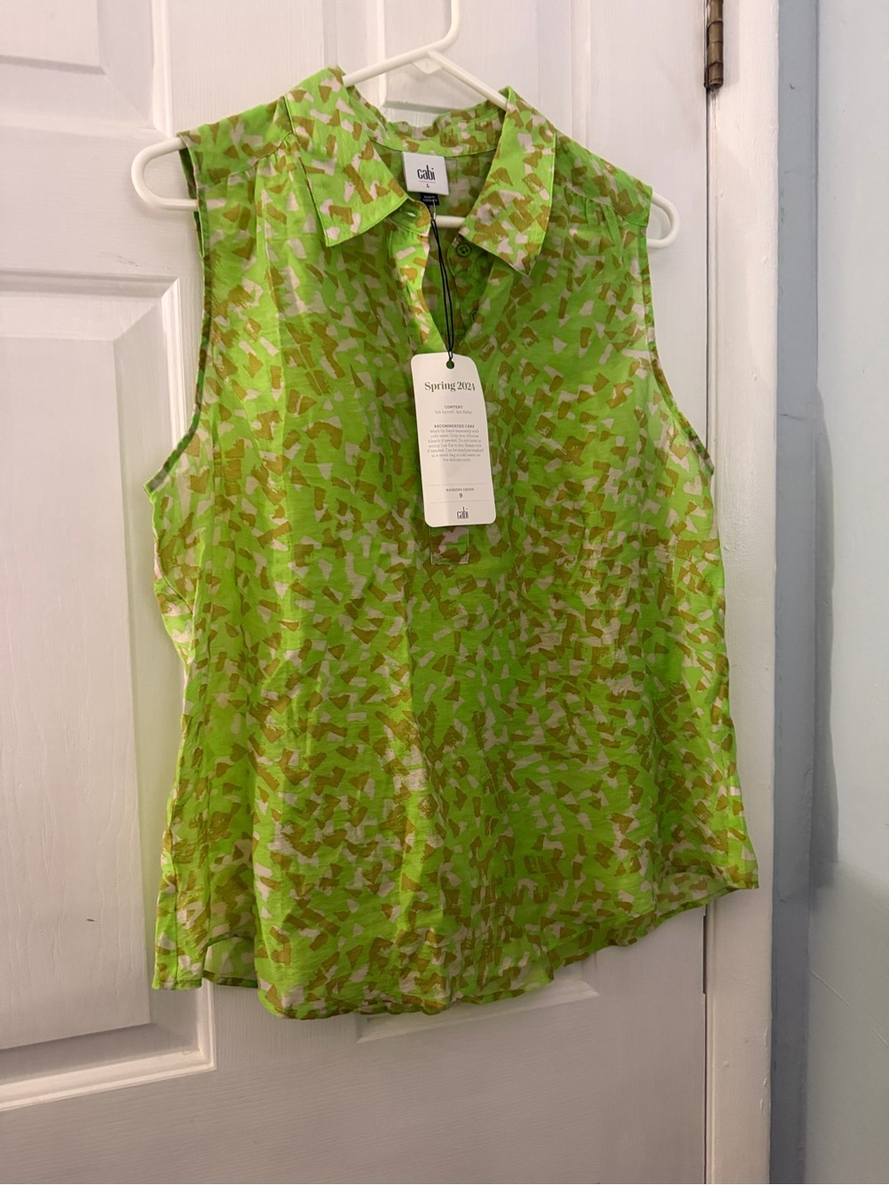 Cabi Spring 2024 Women’s L Green Abstract Sleeveless Button Down Top NWT